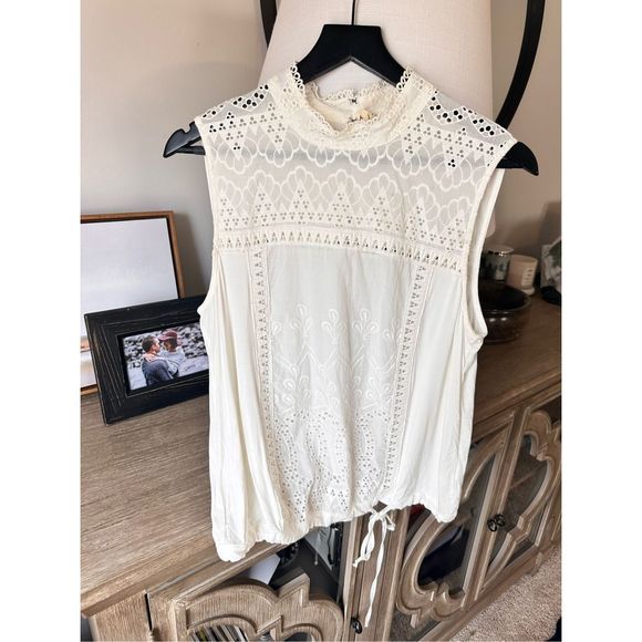 Anthropologie Tops - Tiny Anthropologie Luna Lace Top Medium